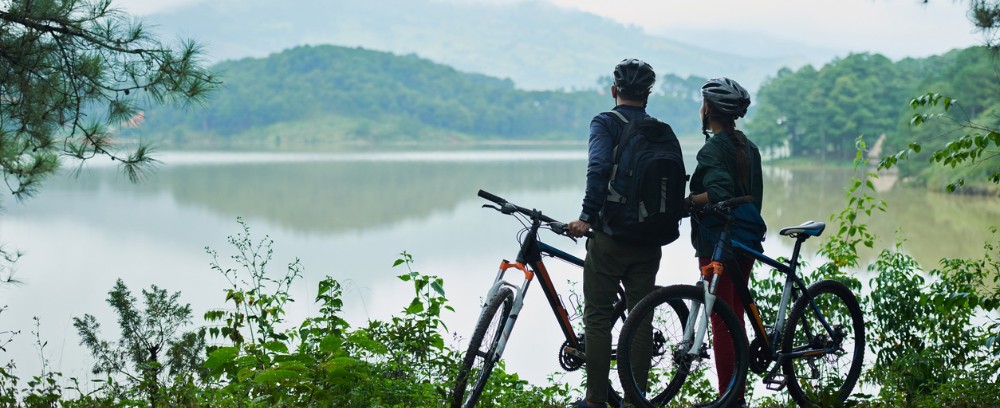 couple with bikes